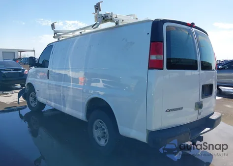 2007 Chevrolet Express Work Van z USA, uszkodzony, nr VIN 1GCGG256571252527
